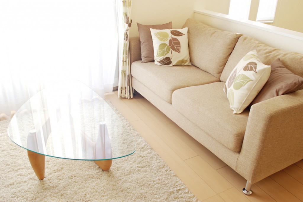 ガラステーブルを綺麗にする掃除方法 | 家具暮らしの情報空間